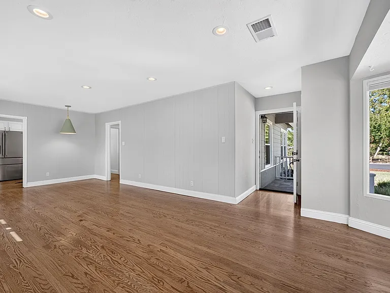 2907 Eccleston Ave — Photo 7