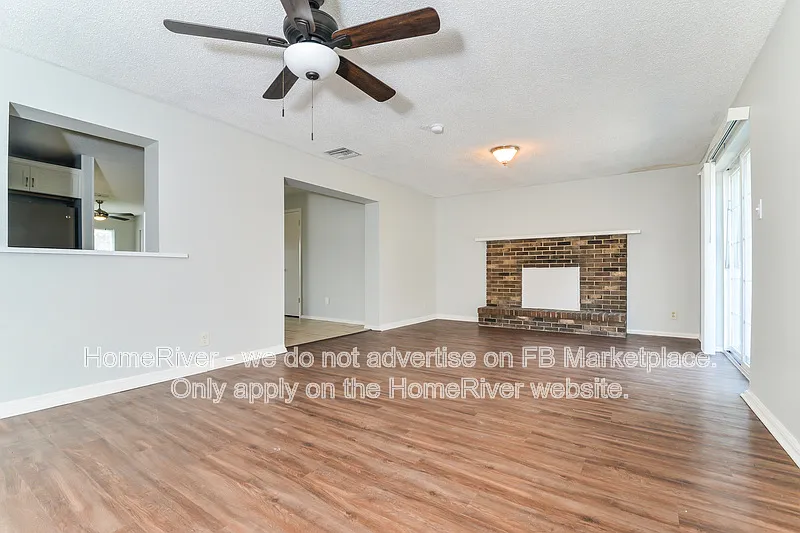 Building Photo - 168 Dahlia Dr