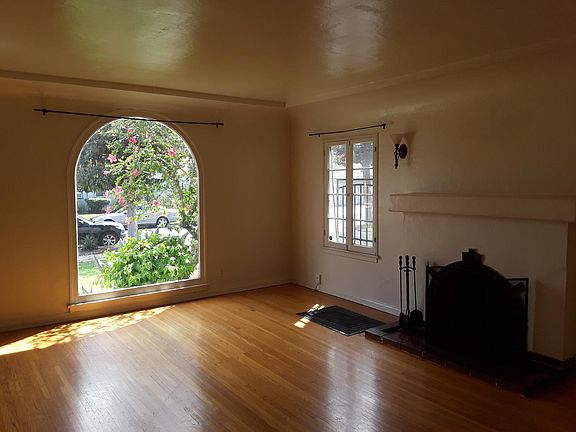 3rd image of 8567 Pickford St