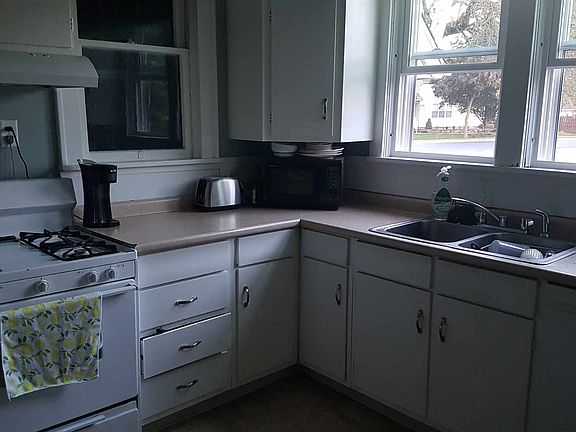 4th image of 1032 Perry St