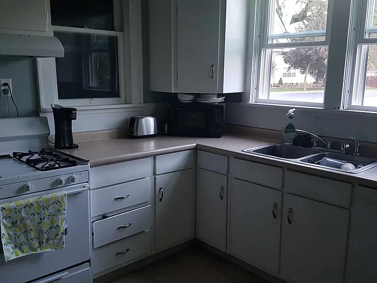 1032 Perry St — Photo 4