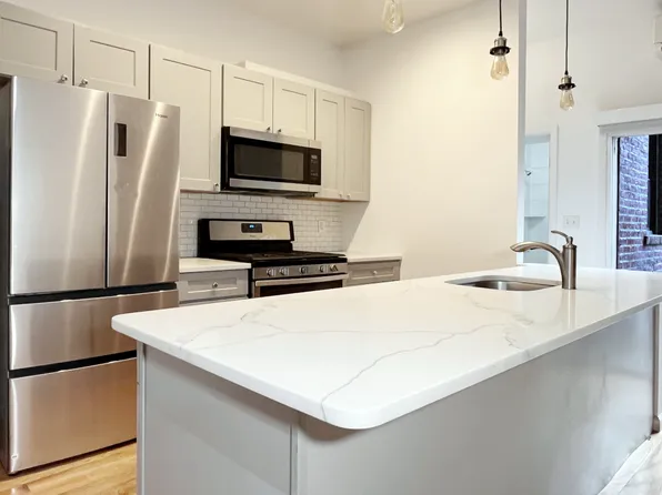 411 Manhattan Avenue image 1 of 9