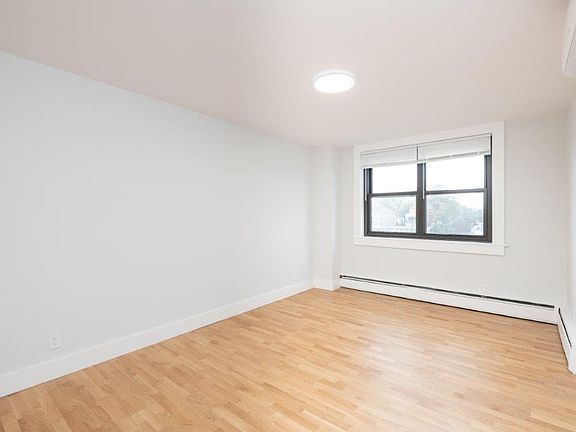 3rd image of 1430 Columbia Rd #4