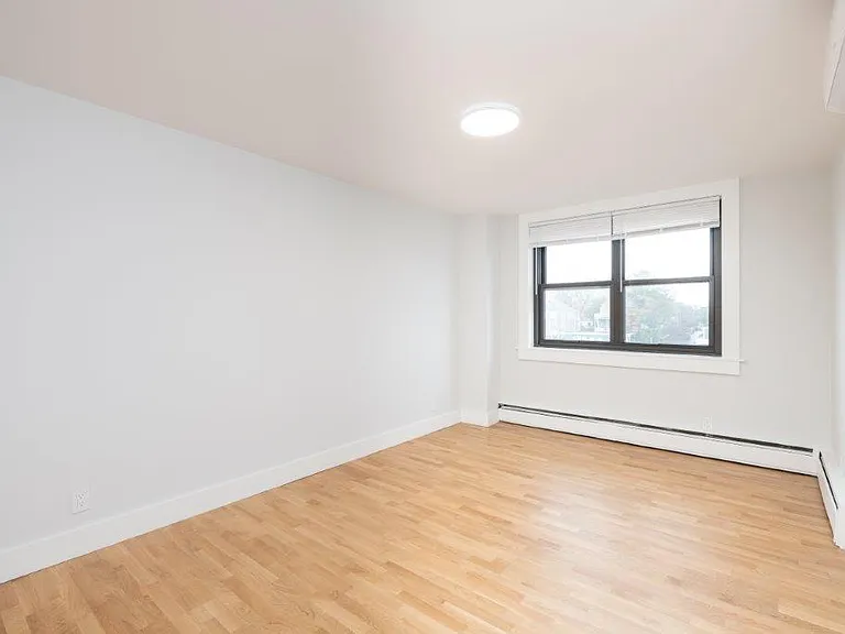1430 Columbia Rd #4 — Photo 3