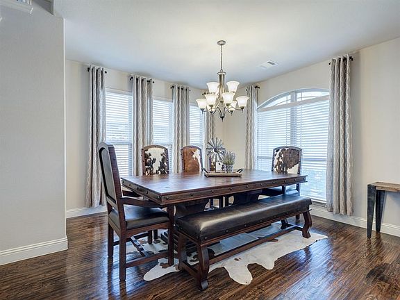 5th image of 1112 Wheatear Dr