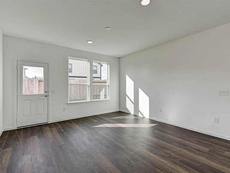 25821 Hedgerow Dr — Photo 10