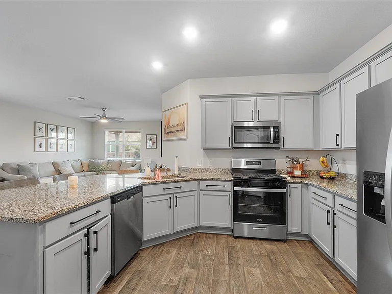 217 Evergreen Sumac Loop — Photo 6