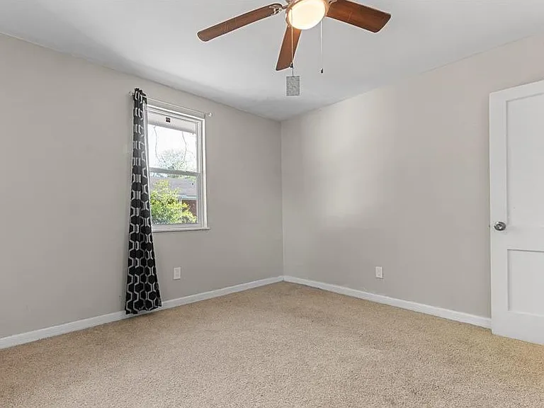 2164 Monroe Ave — Photo 21