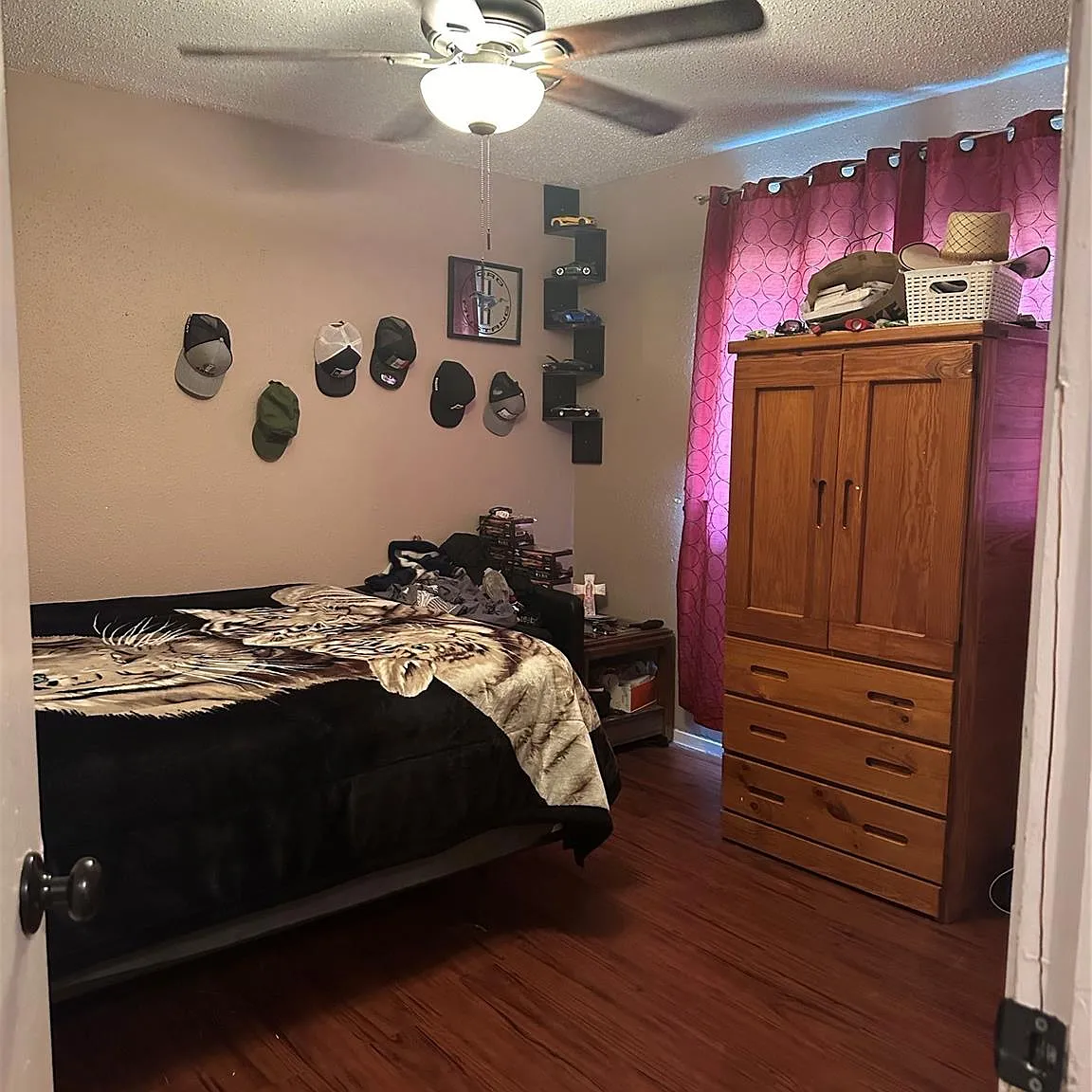 2 bed, 1.0 bath, 968 sqft, $1,600 — Photo 2