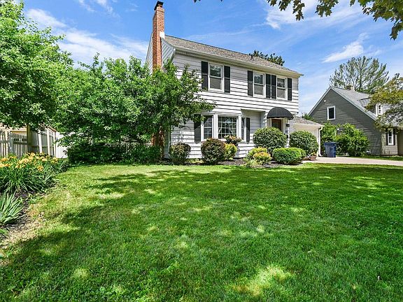 2nd image of 1121 Hawthorne AVENUE