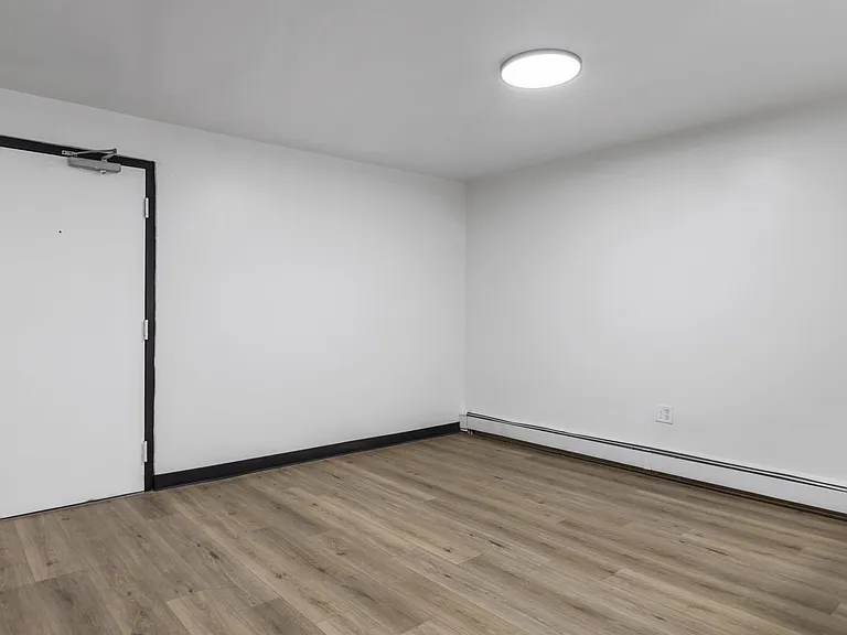 Wehnwood Court Apartments — Photo 33