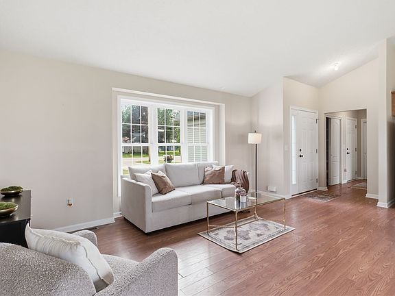 5th image of 3324 Lyell Rd