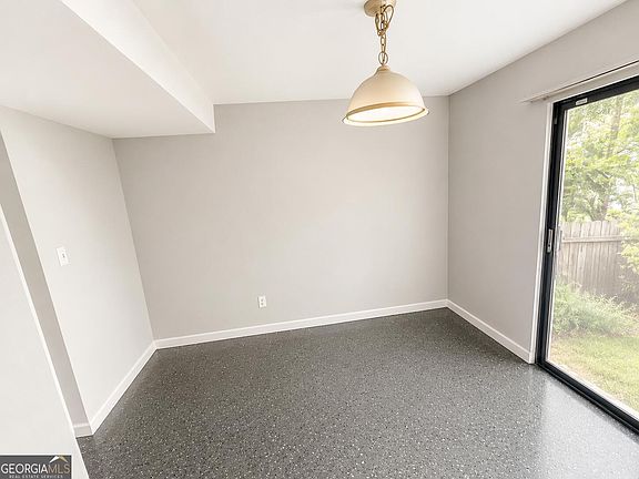 4th image of 5590 Windwood Rd