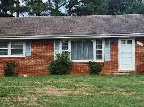 1105 Roundtree Dr, Bedford, VA 24523