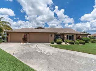 301 Thorn Hill Pl, Sun City Center, FL 33573