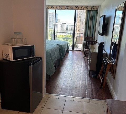4th image of 1850 Ala Moana Blvd #818