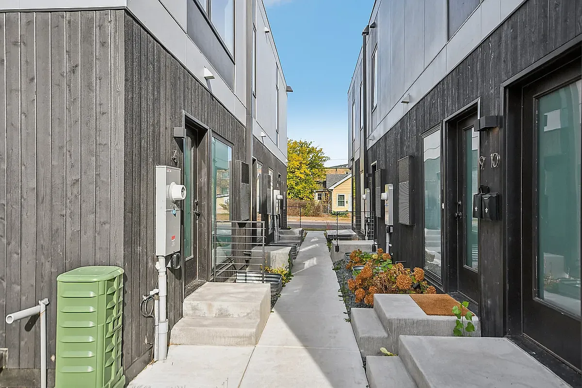 The Hollander Row Homes — Photo 3