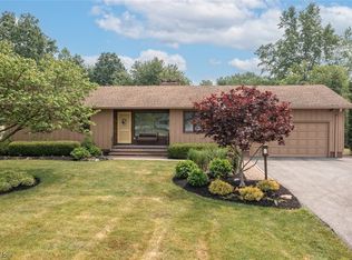 1959 Bassett Rd, Westlake, OH 44145