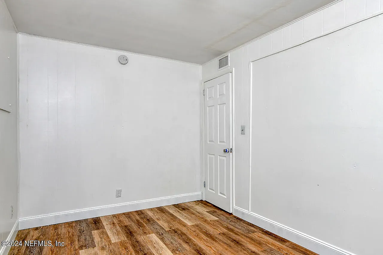 4 bed, 1400 sqft, $1,300 — Photo 3