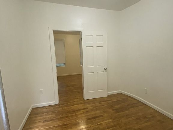 4th image of 452 W 36th St #2RE