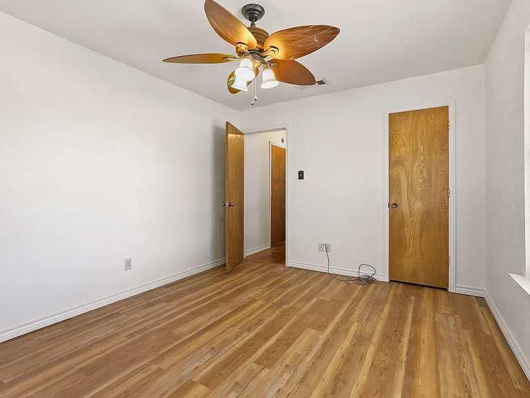12869 FM 1385 — Photo 23