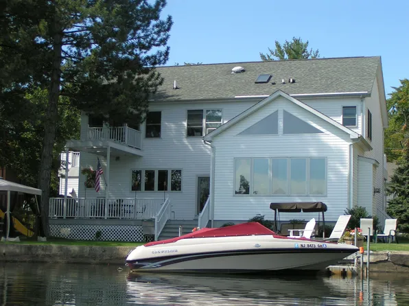 6 W Shore Rd, Denville, NJ 07834