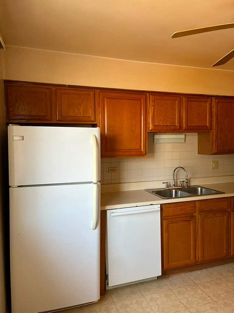 2 bed, 850 sqft, $1,700 — Photo 1