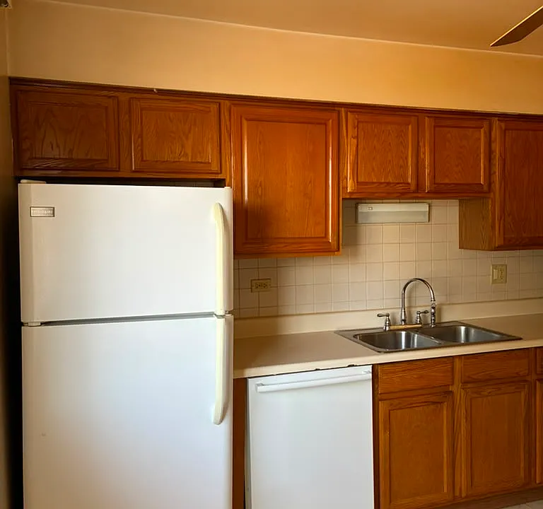 503 Dempster St #1S