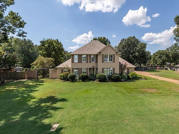 2nd image of 304 River Bend Dr