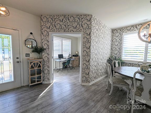 3rd image of 4305 Toddington Ln