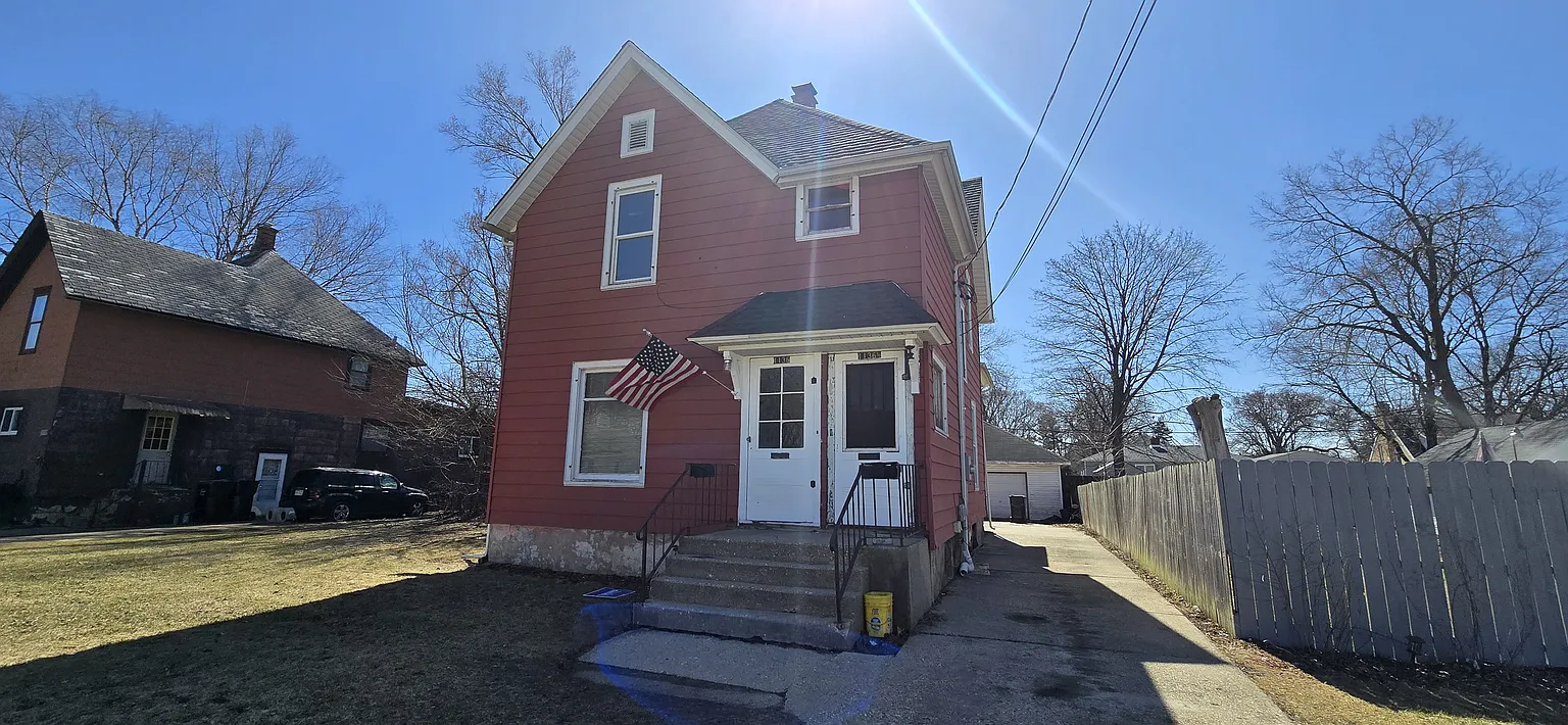 1136 W Grand Ave photo 1