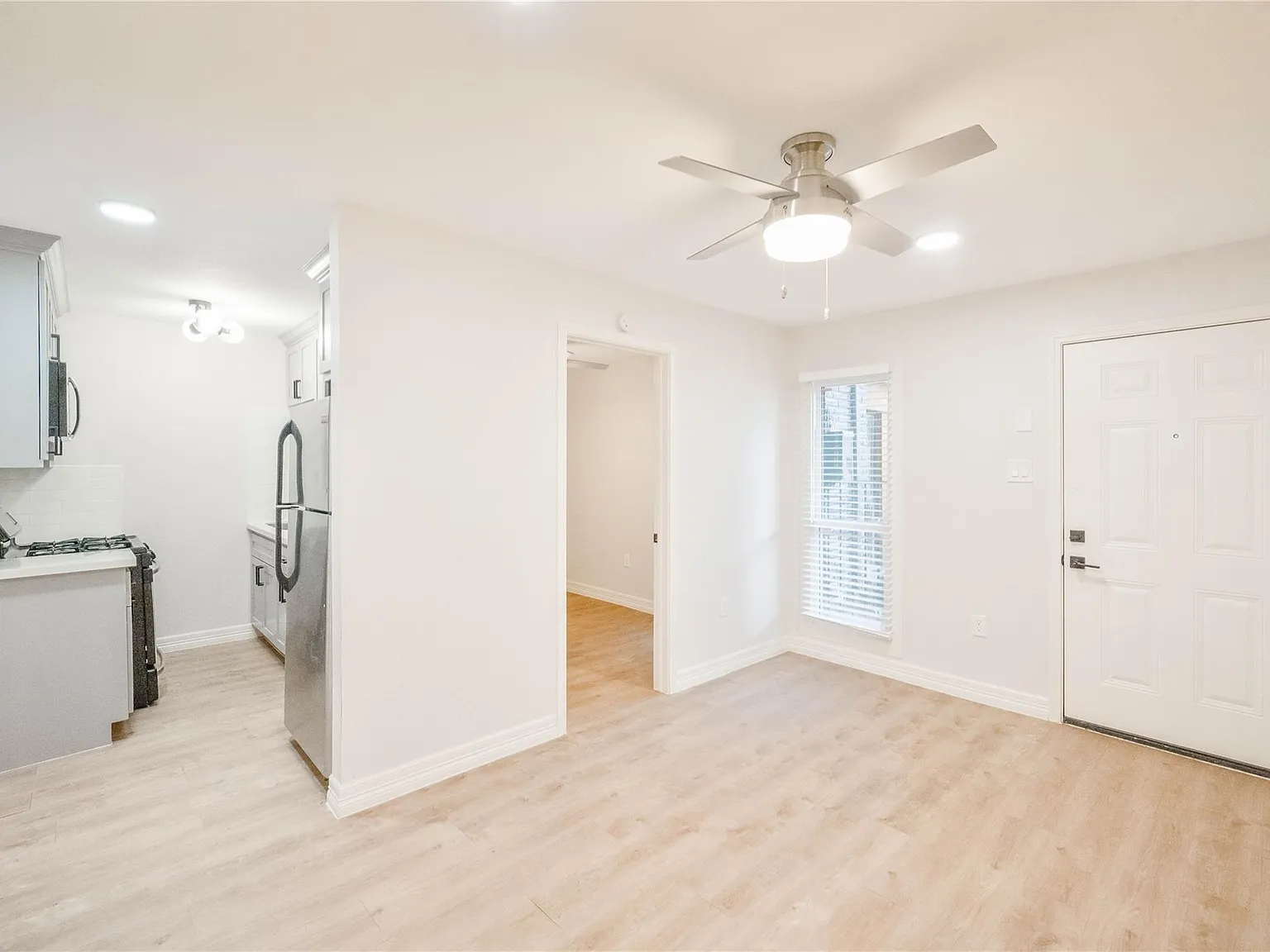2 bed, 1.0 bath, 725 sqft, $1,800 — Photo 4