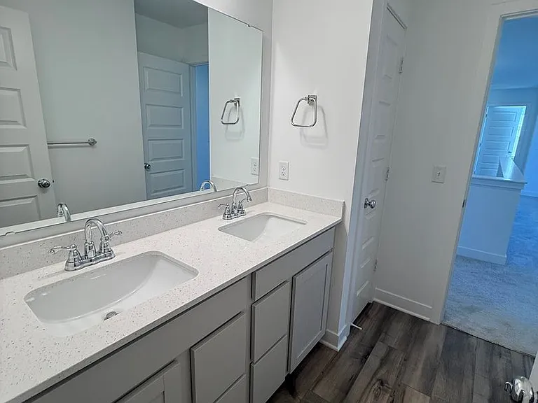 1046 Elmwood Ln — Photo 36