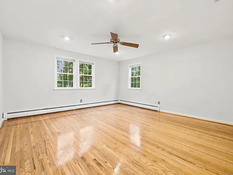 412 Yorkshire Rd — Photo 15