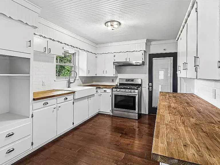 326 Harman St — Photo 2