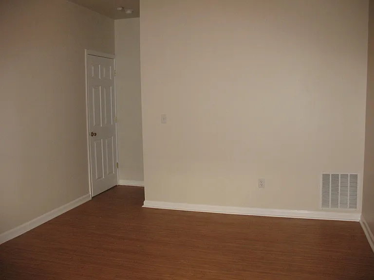 411 Rosecroft Ter — Photo 7