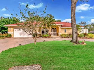 1912 Rolling Green Cir, Sarasota, FL 34240