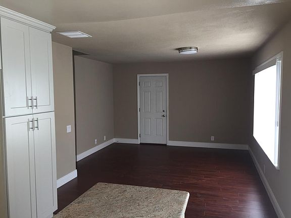 3rd image of 572 Glenburry Way