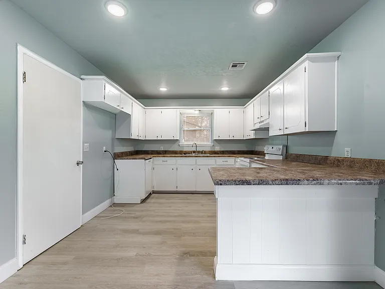 2201 SE 15th St — Photo 14