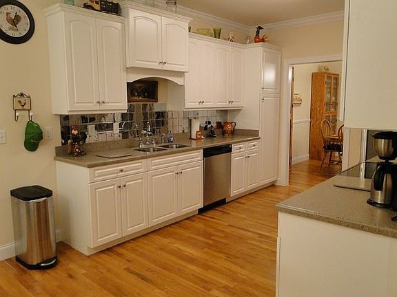 4th image of 705 Stoneybrook Ct