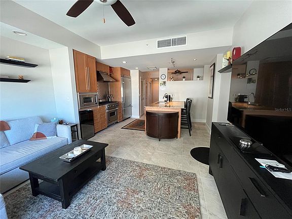 4th image of 1120 E KENNEDY BOULEVARD #924