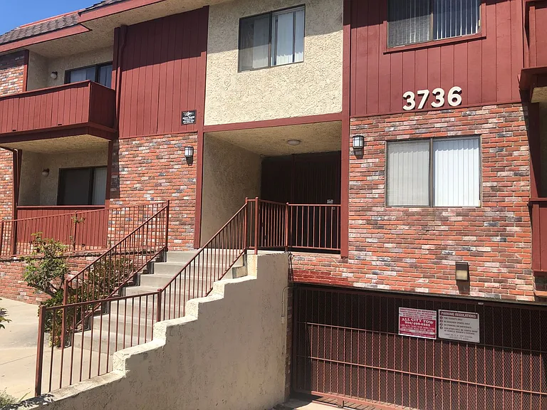 3736 Jasmine Ave — Photo 3