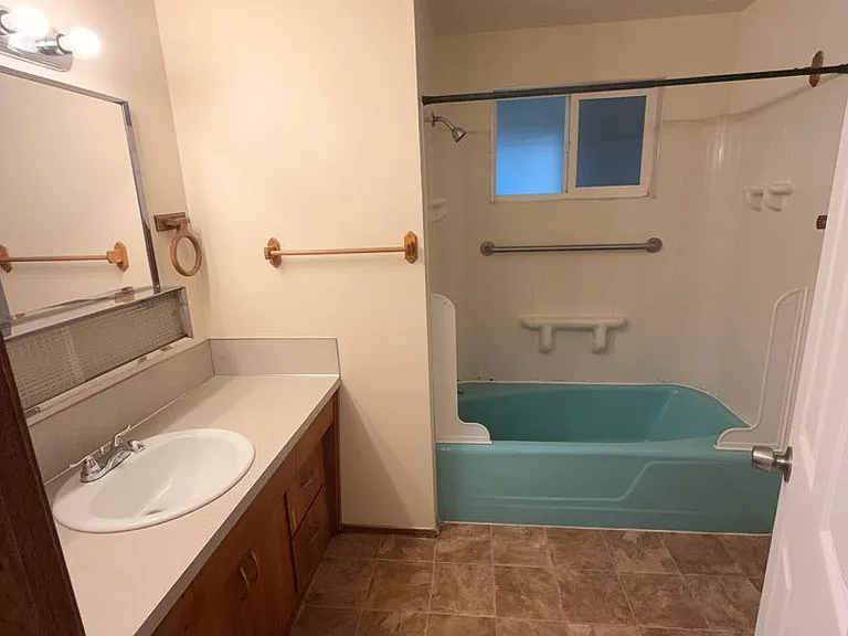 1256 Beach Ave — Photo 9