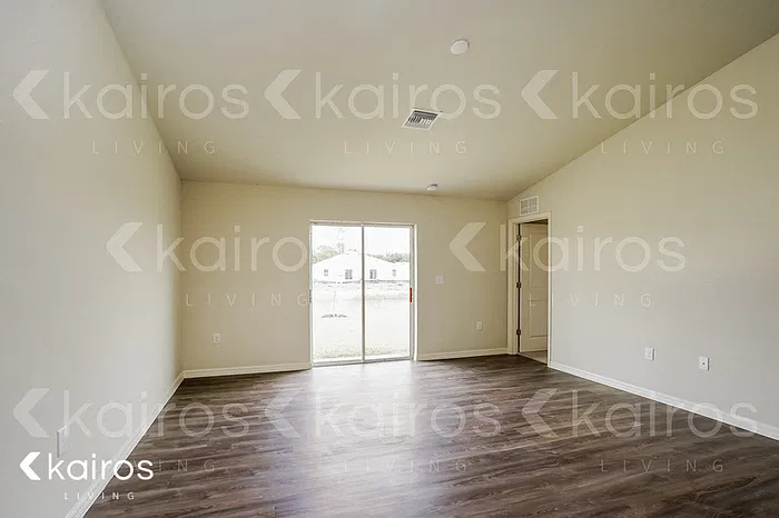 2 bed, 2.0 bath, 1120 sqft, $1,425 — Photo 2