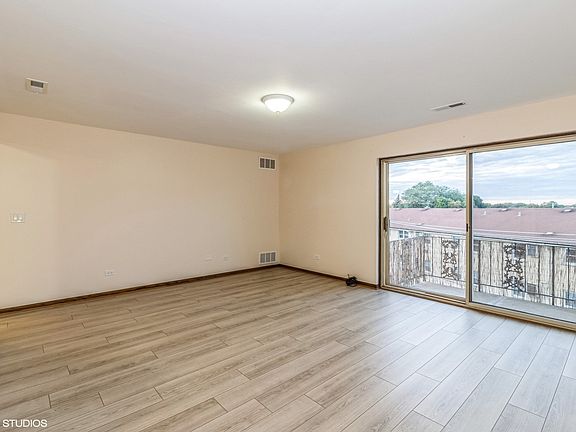 4th image of 5010 N Austin Ave APT 303