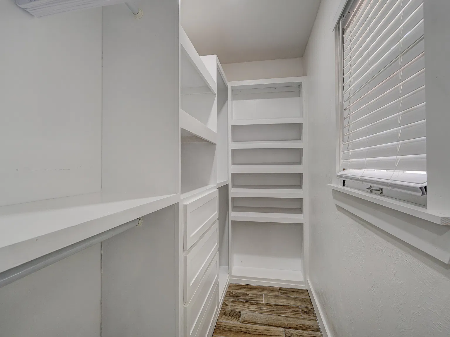 3 bed, 1602 sqft, $2,350 — Photo 4