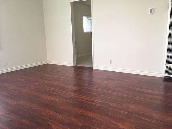 3rd image of 1320 W Carson St
