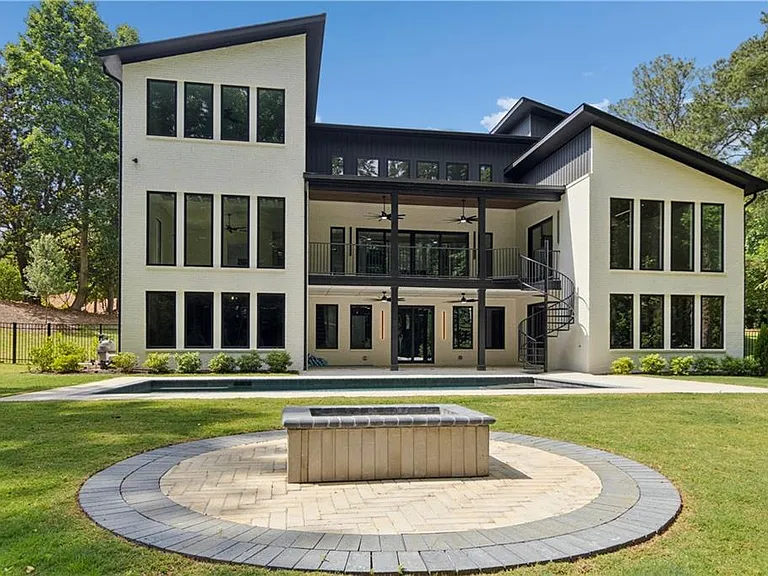 1000 Clementstone Northeast Dr — Photo 4