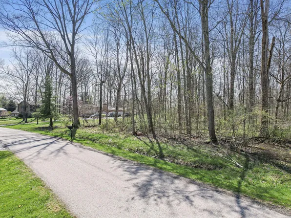 11733 Julie Dr NW, Baltimore, OH 43105