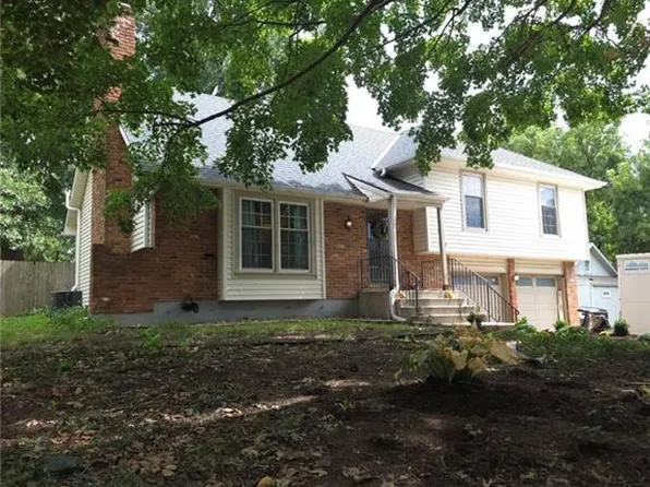 5527 Westgate St, Shawnee, KS 66216